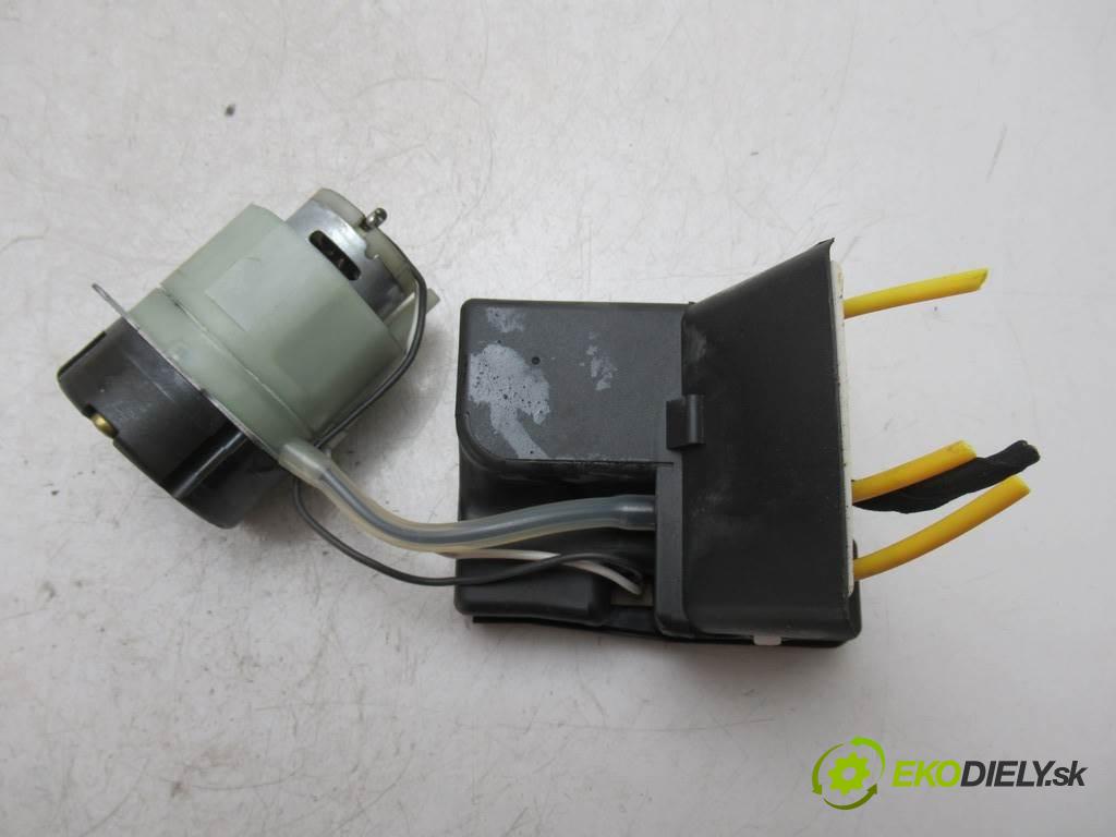 Mercedes-Benz W168  1999  1.4B 82KM 97-04 1400 motorek centrálního zámku 1688000148 (Řídicí jednotky centrálního zámku)