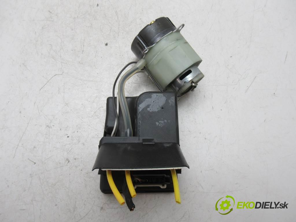 Mercedes-Benz W168  1999  1.4B 82KM 97-04 1400 motorek centrálního zámku 1688000148 (Řídicí jednotky centrálního zámku)