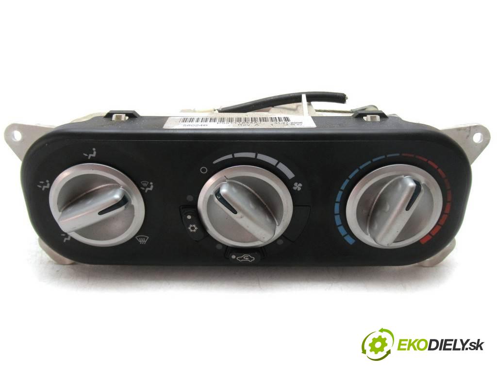 Chrysler PT Cruiser  2006 110 kW 2.2CRD 150KM 00-06 2148 Panel ovládania kúrenia P55111844AJ (Prepínače, spínače, tlačidlá a ovládače kúrenia)