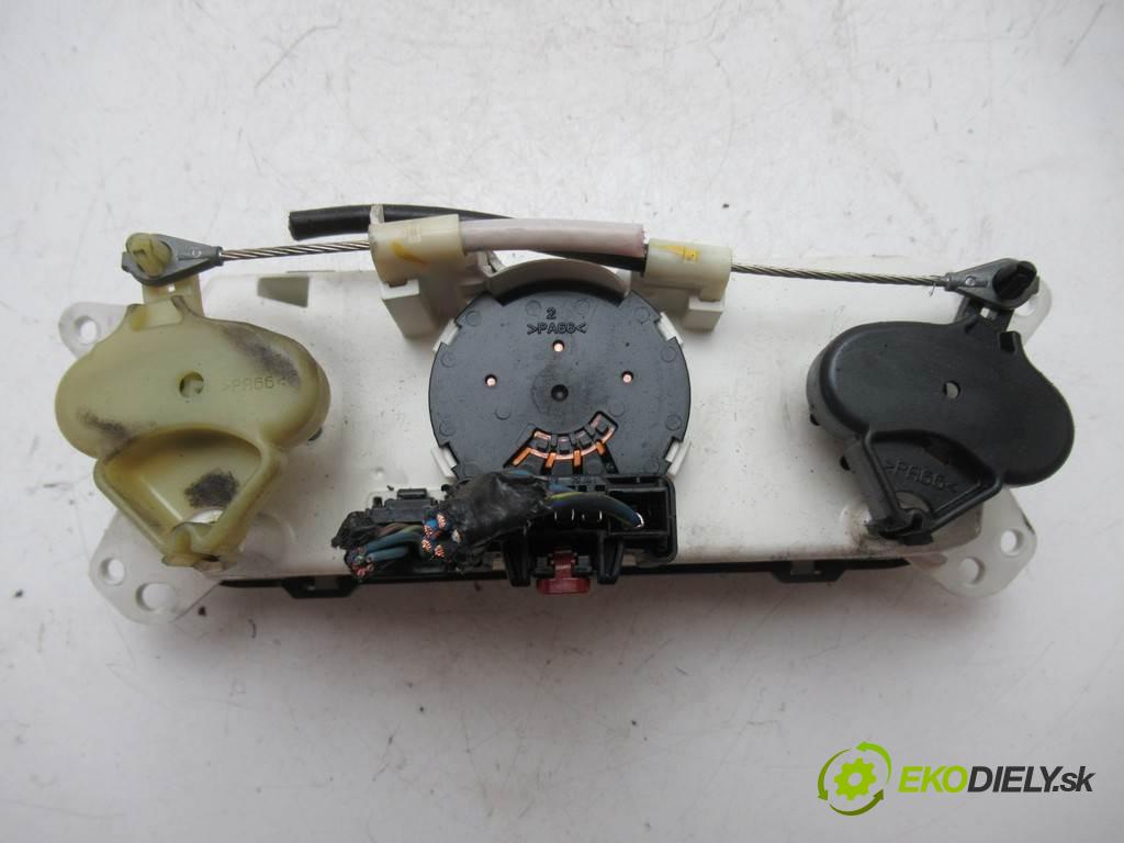 Chrysler PT Cruiser  2006 110 kW 2.2CRD 150KM 00-06 2148 Panel ovládania kúrenia P55111844AJ (Prepínače, spínače, tlačidlá a ovládače kúrenia)