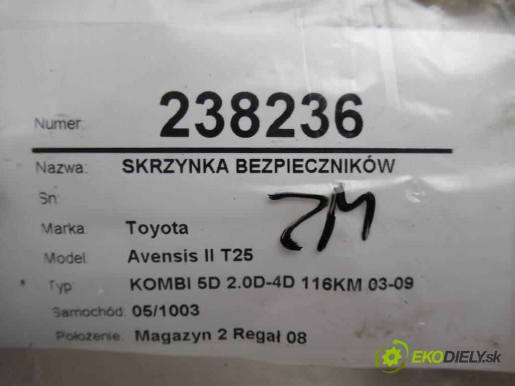 Toyota Avensis II T25  2004  KOMBI 5D 2.0D-4D 116KM 03-09 2000 Skrinka poistková 82641-CA010-F (Poistkové skrinky)