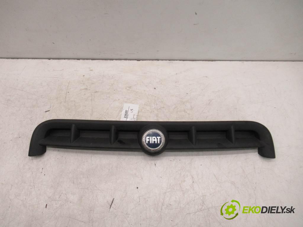 Fiat Doblo  2003  1.9D 63KM 00-05 1900 mřížka maska 735268388 (Mřížky (masky) chladičů)