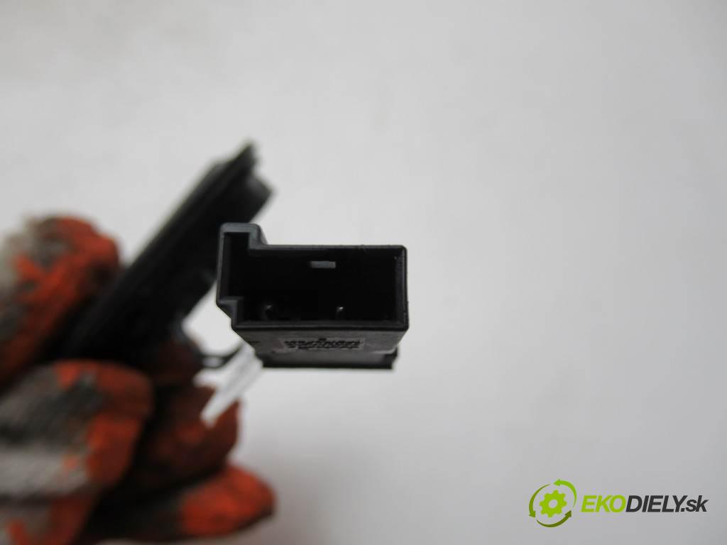 Opel Astra IV J  2011  KOMBI 5D 1.7CDTI 125KM 09- 1700 klika zadní část dveří 13298054