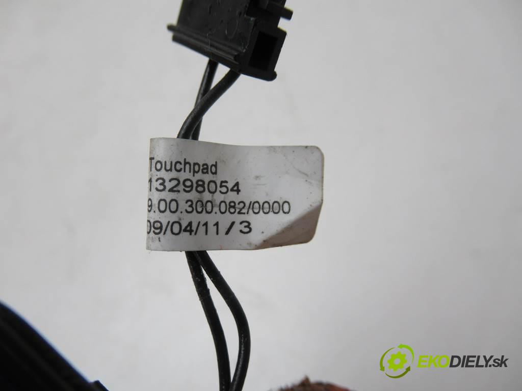 Opel Astra IV J  2011  KOMBI 5D 1.7CDTI 125KM 09- 1700 klika zadní část dveří 13298054