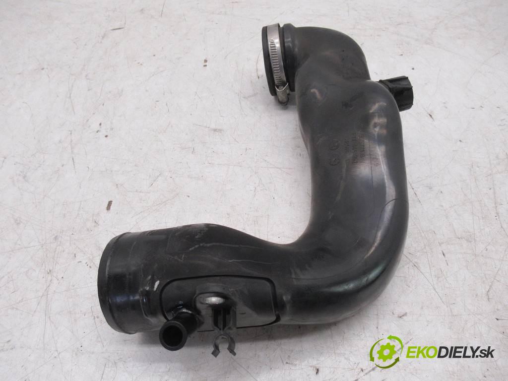 Opel Astra IV J    KOMBI 5D 1.7CDTI 125KM 09-  Rúra hadica Rúrka vzduchu 55577108 (Hadice chladenia vzduchu)