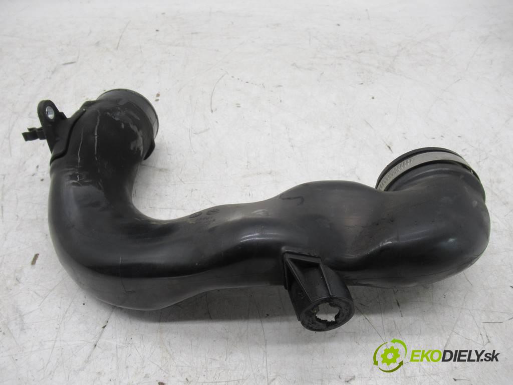 Opel Astra IV J    KOMBI 5D 1.7CDTI 125KM 09-  Rúra hadica Rúrka vzduchu 55577108 (Hadice chladenia vzduchu)