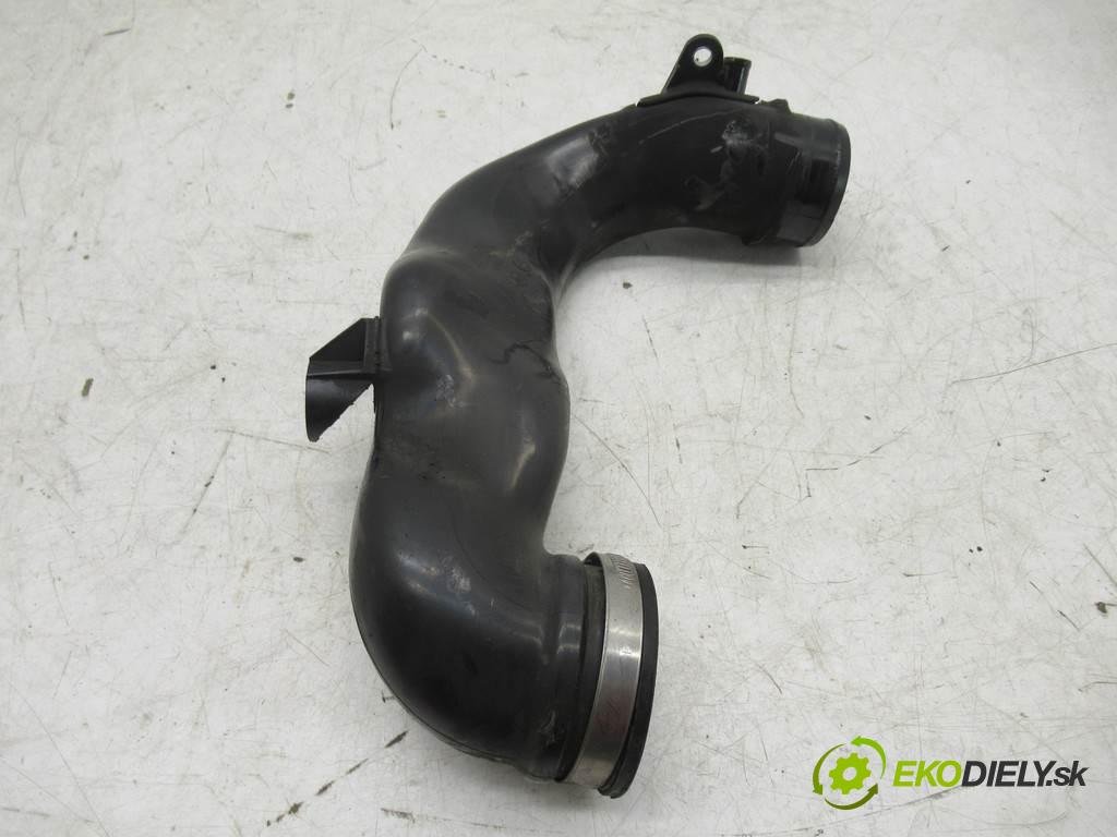 Opel Astra IV J    KOMBI 5D 1.7CDTI 125KM 09-  Rúra hadica Rúrka vzduchu 55577108 (Hadice chladenia vzduchu)