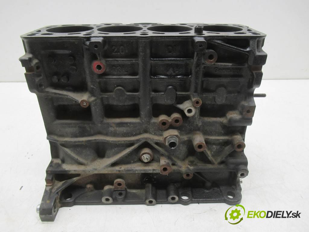 Audi A4 B8    SEDAN 4D 2.0TDI 120KM 08-15  Blok Motor CAGC (Blok motora)