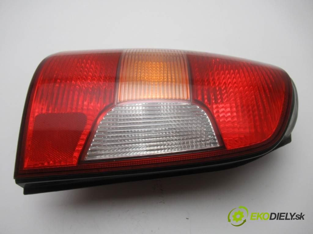 Hyundai Trajet  2002  2.0CRDI 113KM 99-08 2000 světlo zadní část levá strana