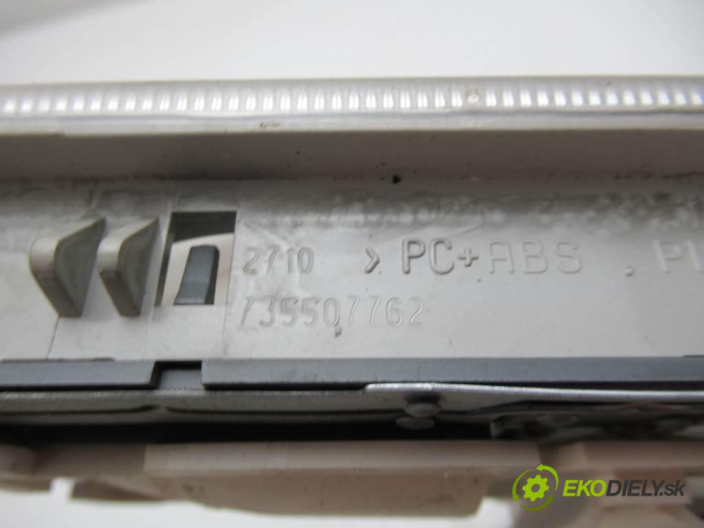 Fiat Bravo II  2010  HATCHBACK 5D 1.9JTD Multijet 120KM 07-14 1910 světlo stropní 735507762 735244963 (Osvětlení interiéru)