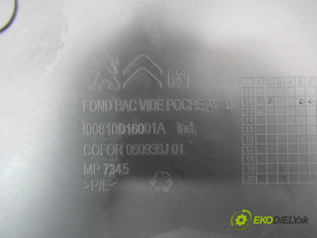 Peugeot 301  2013 85 kW SEDAN 4D 1.6VTI 115KM 12- 1600 čalúnenie Dvere predný pravy tapacír  (Ostatné)