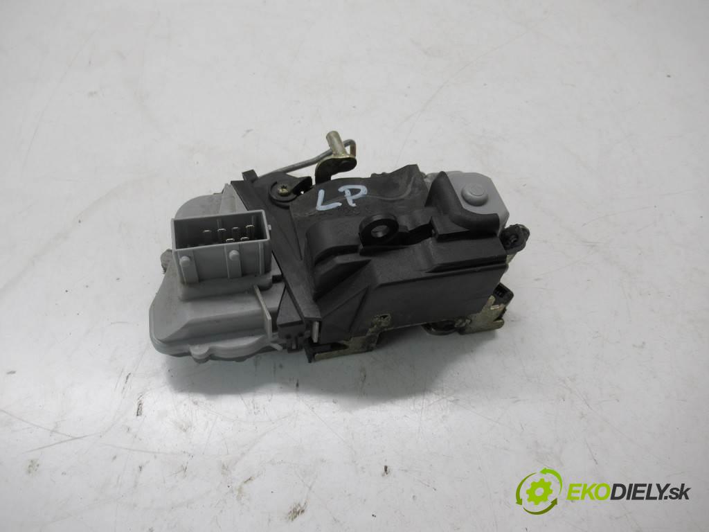 Citroen Xsara Picasso  2000 85 kW 1.8B 115KM 99-04 1800 zámok přední část levý