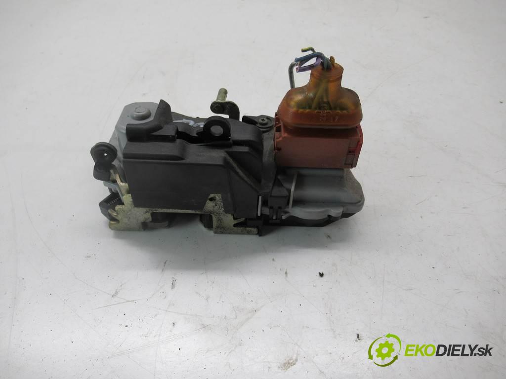 Citroen Xsara Picasso  2000 85 kW 1.8B 115KM 99-04 1800 zámok predný pravy