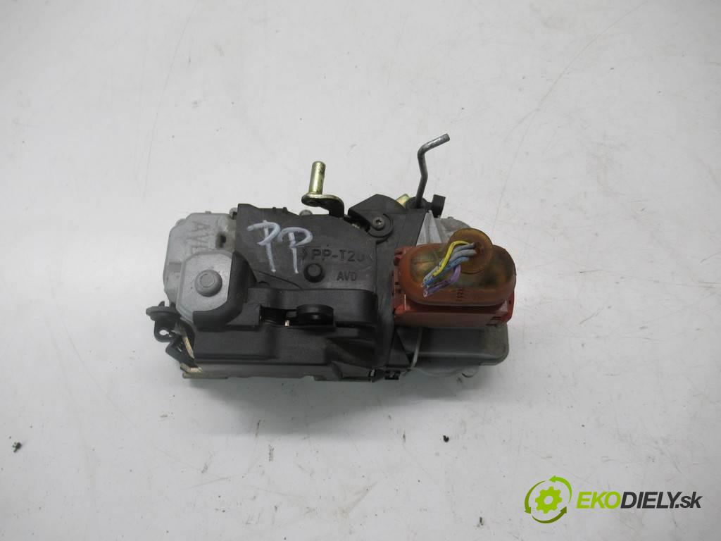 Citroen Xsara Picasso  2000 85 kW 1.8B 115KM 99-04 1800 zámok predný pravy