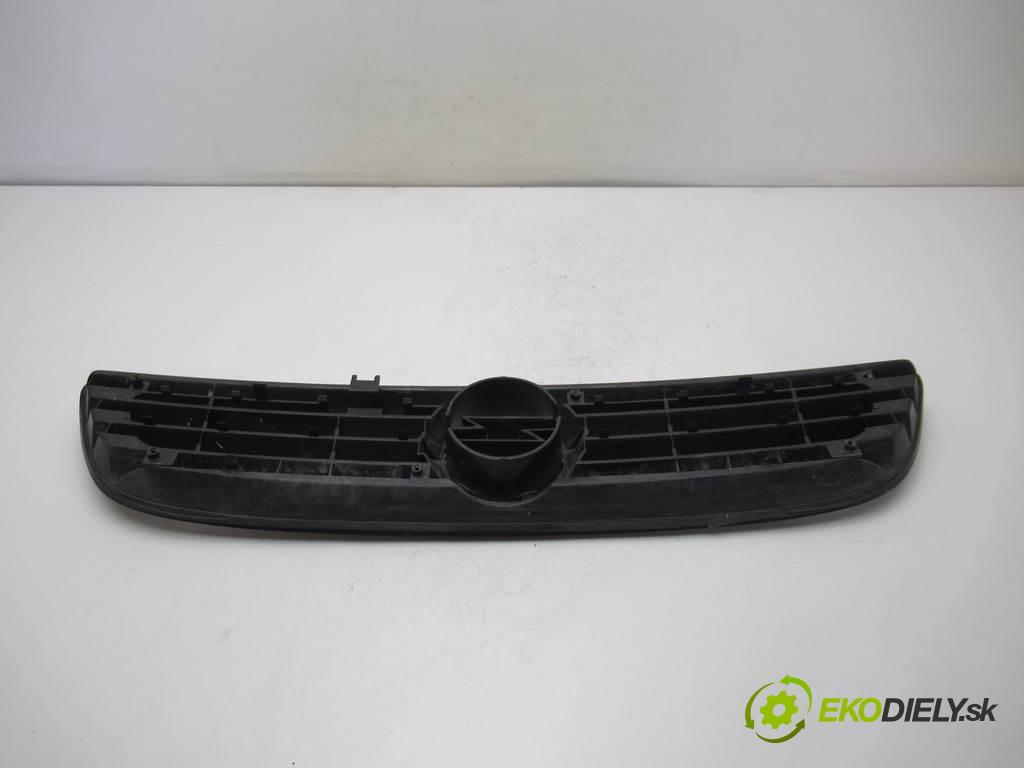 Opel Zafira A    1.6B 101KM 99-05  mřížka maska 90580679 (Mřížky (masky) chladičů)
