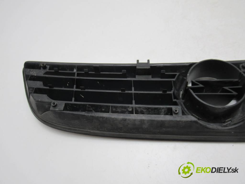 Opel Zafira A    1.6B 101KM 99-05  mřížka maska 90580679 (Mřížky (masky) chladičů)