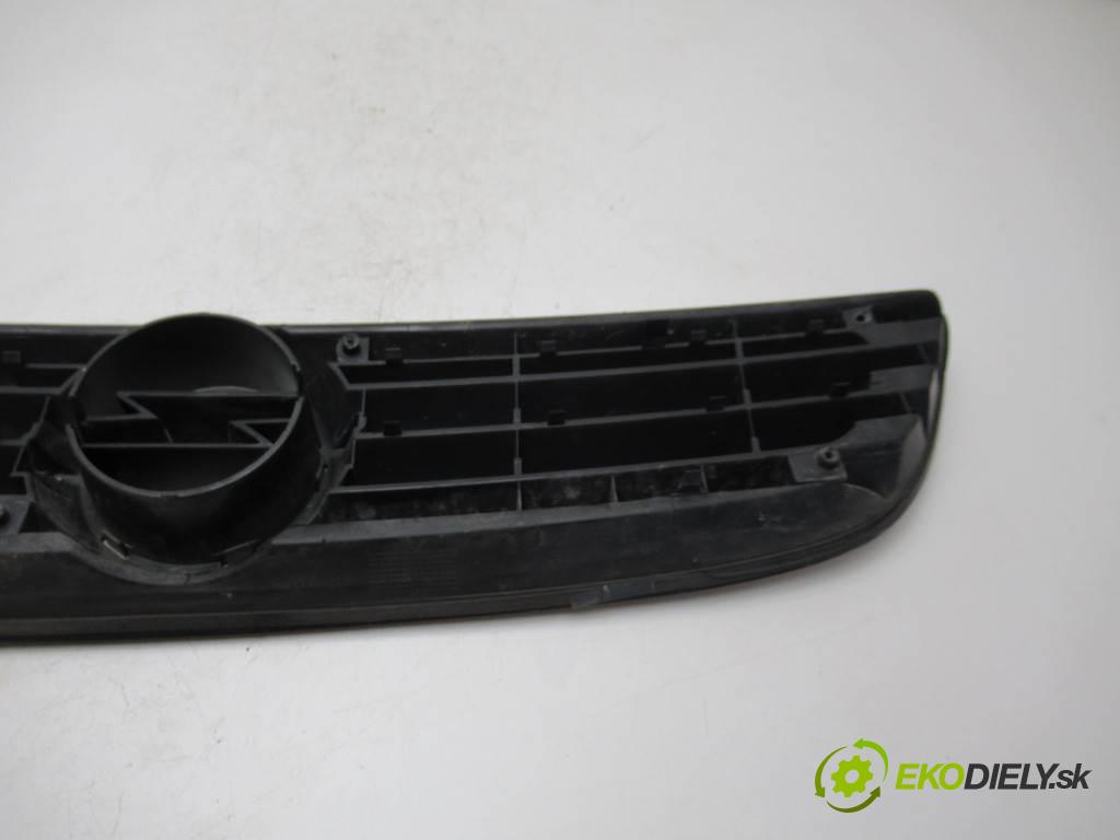 Opel Zafira A    1.6B 101KM 99-05  mřížka maska 90580679 (Mřížky (masky) chladičů)