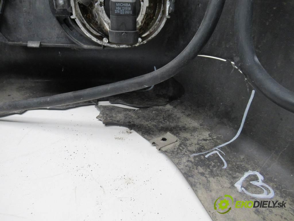 BMW 5 E39  1997  KOMBI 5D 4.4B 286KM 95-03 4400 Nárazník predný  (Ostatné)
