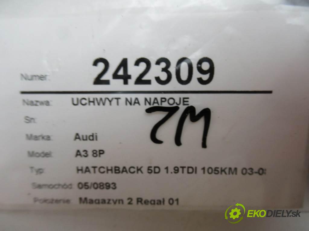 Audi A3 8P  2005 77 kw HATCHBACK 5D 1.9TDI 105KM 03-08 1900 držák na nápoje 8P0941561 (Úchyty)