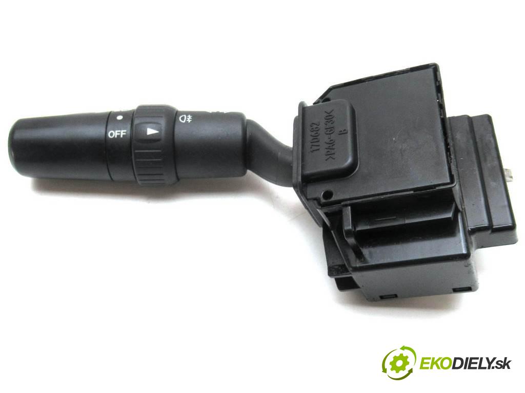 Mazda 3    BK HATCHBACK 5D 1.6B 105KM 03-09  Prepínač smeroviek 17D682 (Prepínače, spínače, tlačidlá a ovládače kúrenia)