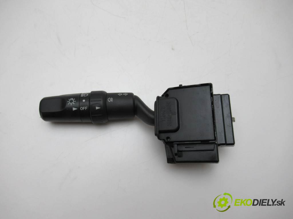 Mazda 3    BK HATCHBACK 5D 1.6B 105KM 03-09  Prepínač smeroviek 17D682 (Prepínače, spínače, tlačidlá a ovládače kúrenia)