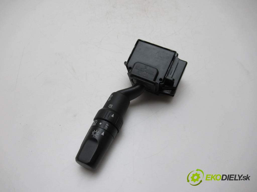 Mazda 3    BK HATCHBACK 5D 1.6B 105KM 03-09  Prepínač smeroviek 17D682 (Prepínače, spínače, tlačidlá a ovládače kúrenia)