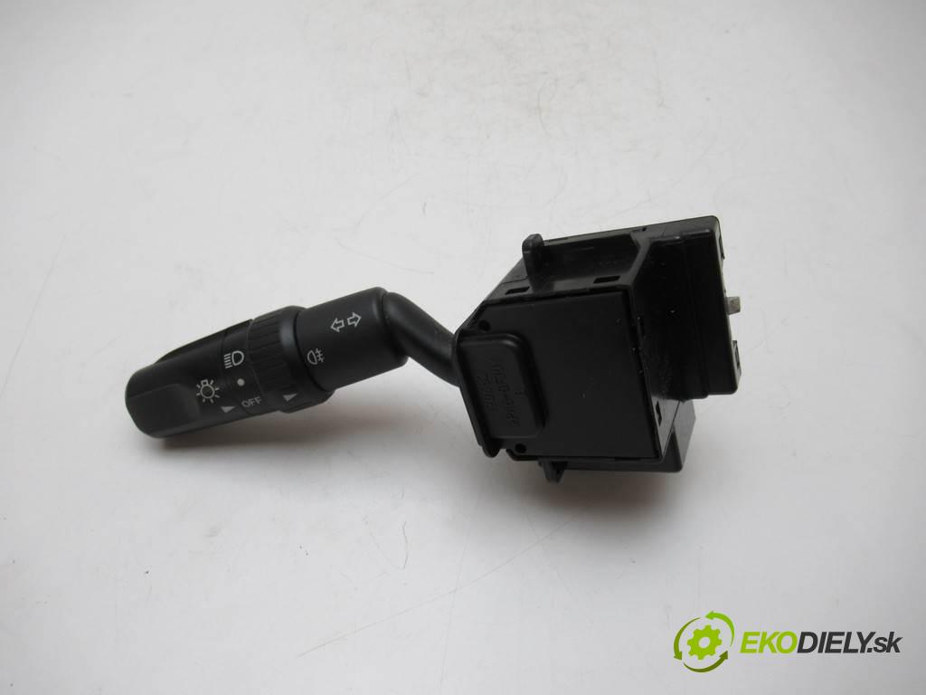 Mazda 3    BK HATCHBACK 5D 1.6B 105KM 03-09  Prepínač smeroviek 17D682 (Prepínače, spínače, tlačidlá a ovládače kúrenia)
