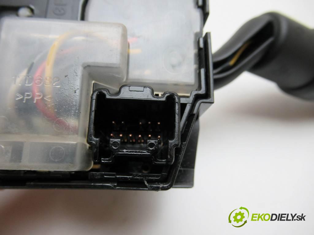 Mazda 3    BK HATCHBACK 5D 1.6B 105KM 03-09  Prepínač smeroviek 17D682 (Prepínače, spínače, tlačidlá a ovládače kúrenia)