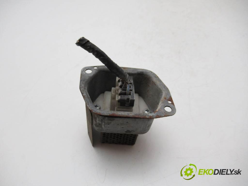 Nissan Terrano II    A  odpor rezistor topení vzduchu  (Odpory topení)