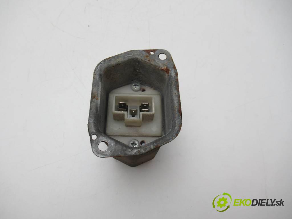 Nissan Terrano II    A  odpor rezistor topení vzduchu  (Odpory topení)