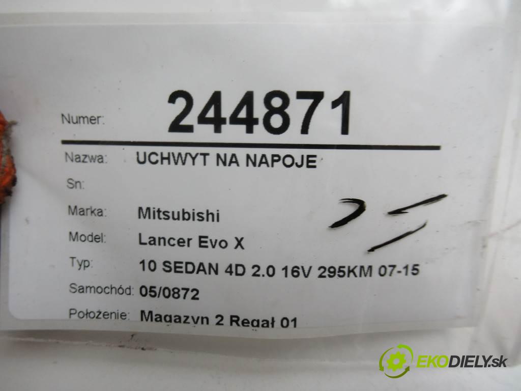 Mitsubishi Lancer Evo X  2009 217 kw 10 SEDAN 4D 2.0 16V 295KM 07-15 2000 Držiak na nápoje 8041A041ZZ (Úchyty, držiaky na nápoje)