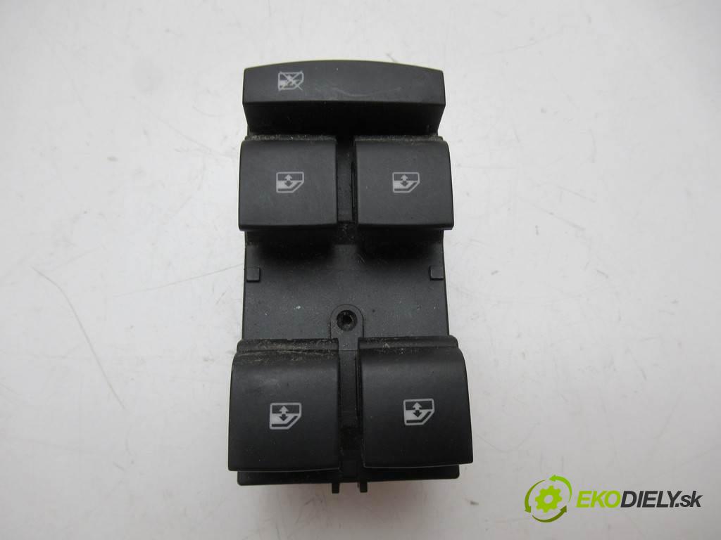 Chevrolet Orlando  2011 120 kW 2.0VCDI 163KM 10-18 2000 Prepínač okien 20917577 (Prepínače, spínače, tlačidlá a ovládače kúrenia)