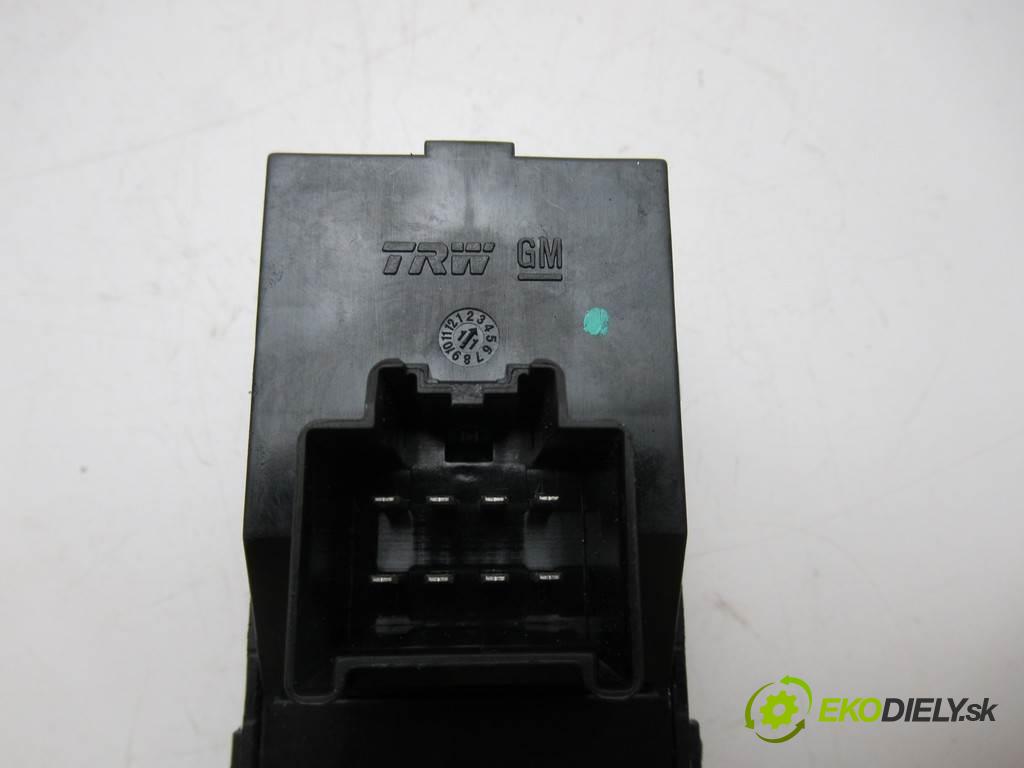 Chevrolet Orlando  2011 120 kW 2.0VCDI 163KM 10-18 2000 Prepínač okien 20917577 (Prepínače, spínače, tlačidlá a ovládače kúrenia)