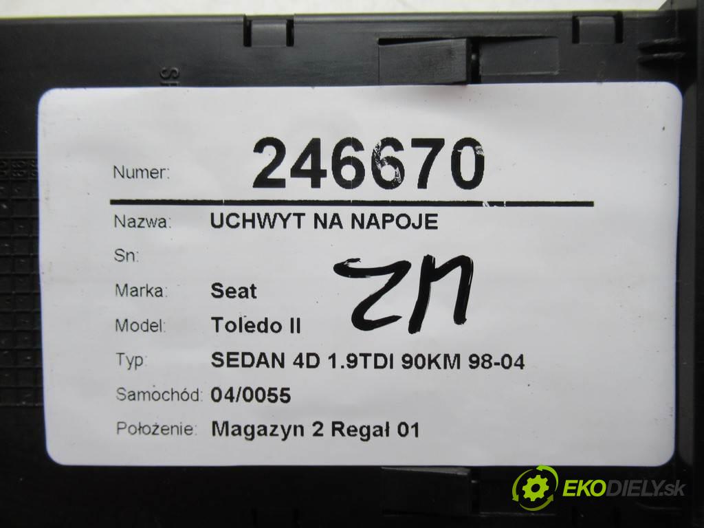 Seat Toledo II  2001  SEDAN 4D 1.9TDI 90KM 98-04 1900 držák na nápoje 1M1862531C (Úchyty)