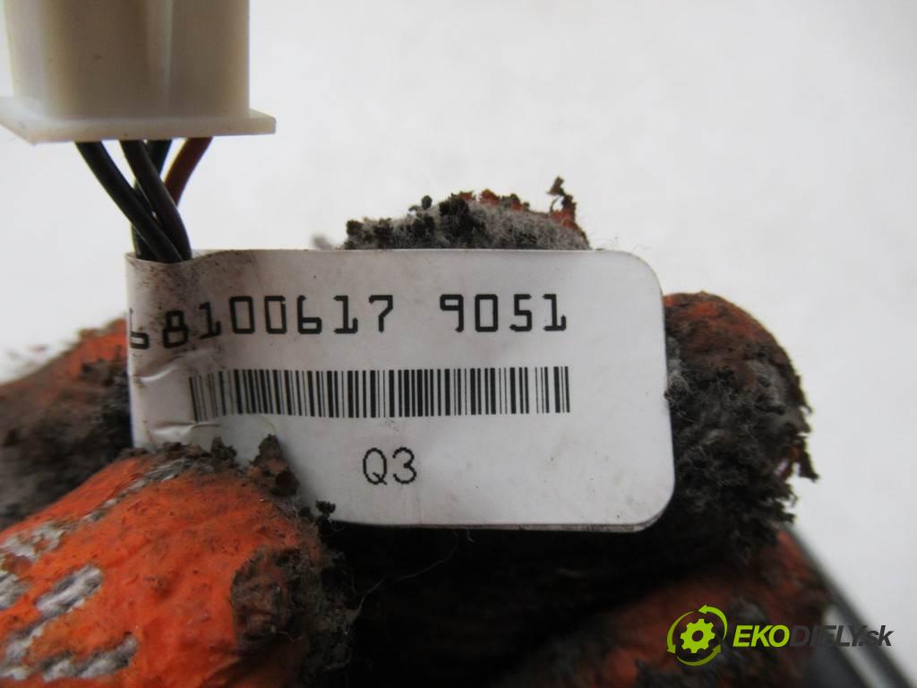 Mercedes-Benz A W176  2015  HATCHBACK 5D 1.6B 102KM 12-18 1600 Spätné zrkadlo vnútorné A1768100617 (Spätné zrkadlá vnútorné)