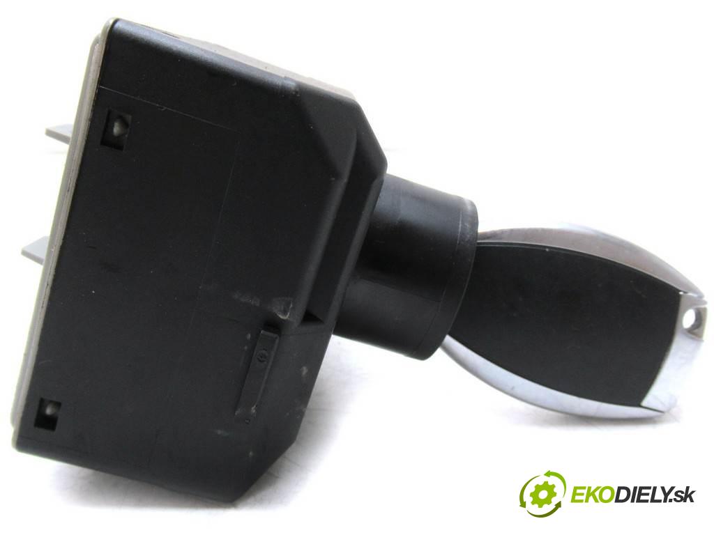 Mercedes-Benz A W176  2015  HATCHBACK 5D 1.6B 102KM 12-18 1600 spínačka A2469054702 (Spínací skříňky a klíče)