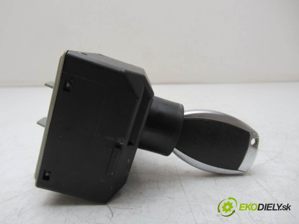 Mercedes-Benz A W176  2015  HATCHBACK 5D 1.6B 102KM 12-18 1600 spínačka A2469054702 (Spínací skříňky a klíče)