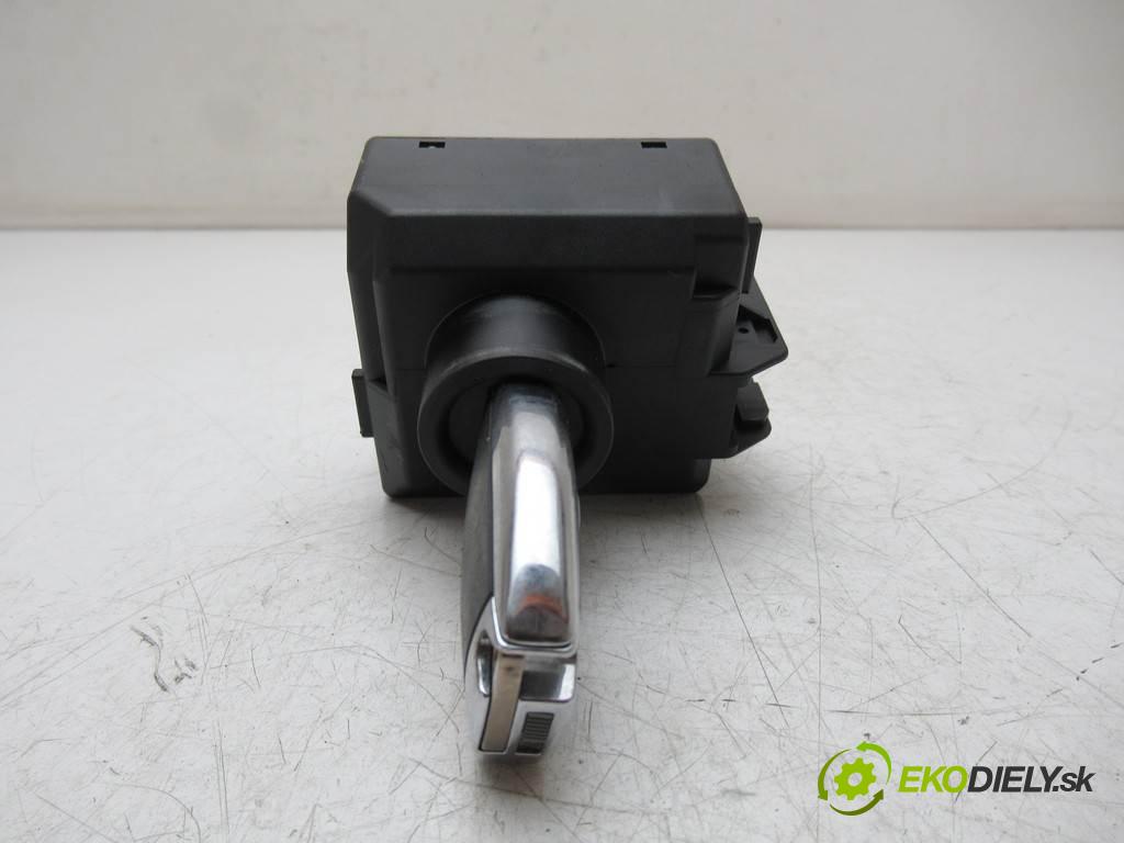 Mercedes-Benz A W176  2015  HATCHBACK 5D 1.6B 102KM 12-18 1600 spínačka A2469054702 (Spínací skříňky a klíče)