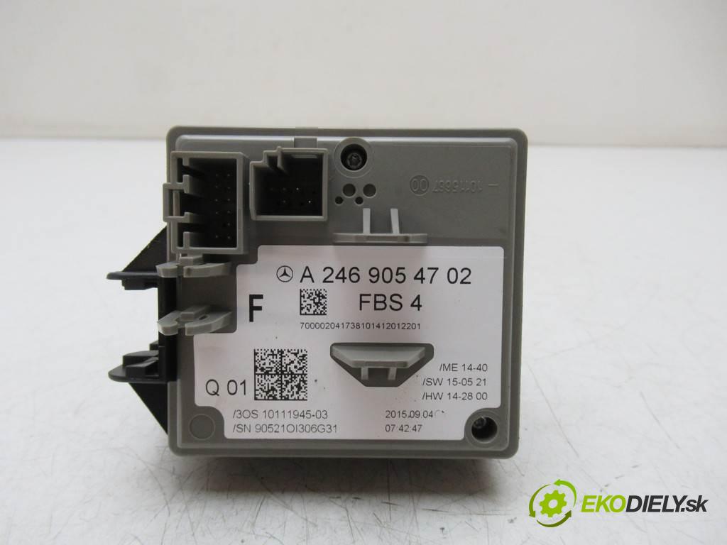 Mercedes-Benz A W176  2015  HATCHBACK 5D 1.6B 102KM 12-18 1600 spínačka A2469054702 (Spínací skříňky a klíče)