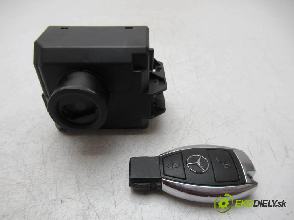 Mercedes-Benz A W176  2015  HATCHBACK 5D 1.6B 102KM 12-18 1600 spínačka A2469054702 (Spínací skříňky a klíče)