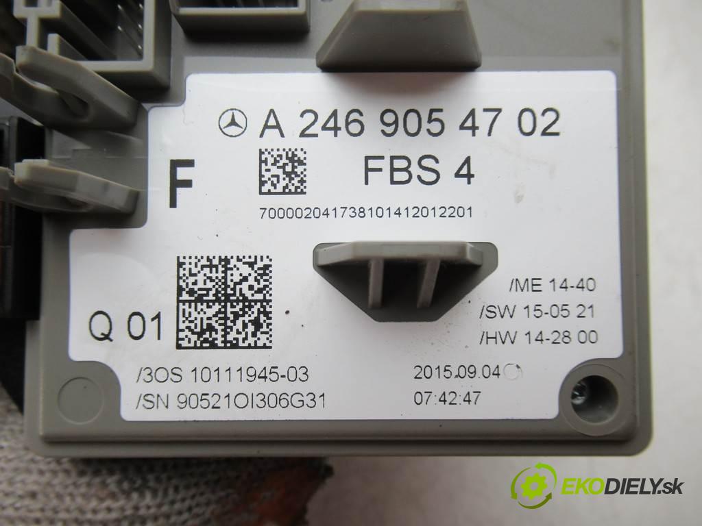 Mercedes-Benz A W176  2015  HATCHBACK 5D 1.6B 102KM 12-18 1600 spínačka A2469054702 (Spínací skříňky a klíče)