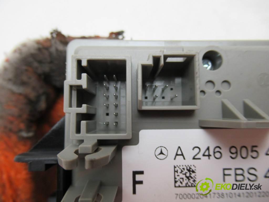 Mercedes-Benz A W176  2015  HATCHBACK 5D 1.6B 102KM 12-18 1600 spínačka A2469054702 (Spínací skříňky a klíče)