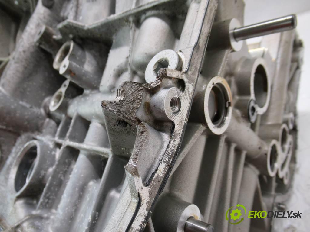 Mercedes-Benz A W176    HATCHBACK 5D 1.6B 102KM 12-18  Blok Motor R2700106100 270910 (Blok motora)