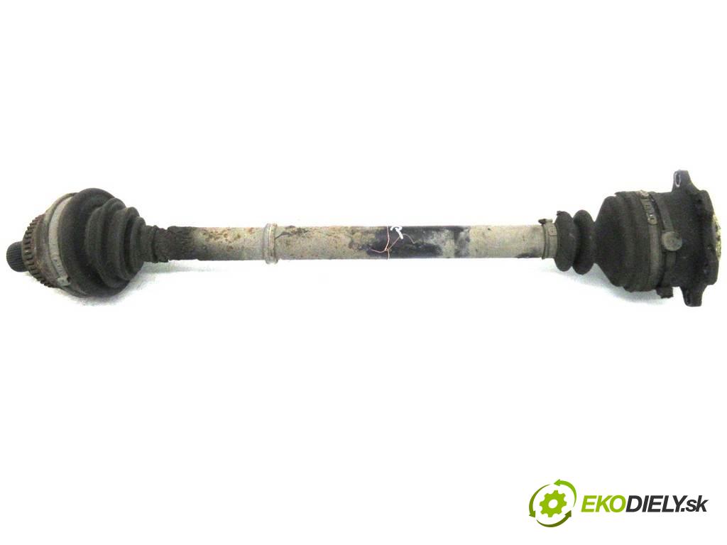 Audi A6 C4  1996  KOMBI 5D 2.6B 150KM 94-03 2600 Poloos pravá  (Poloosy)