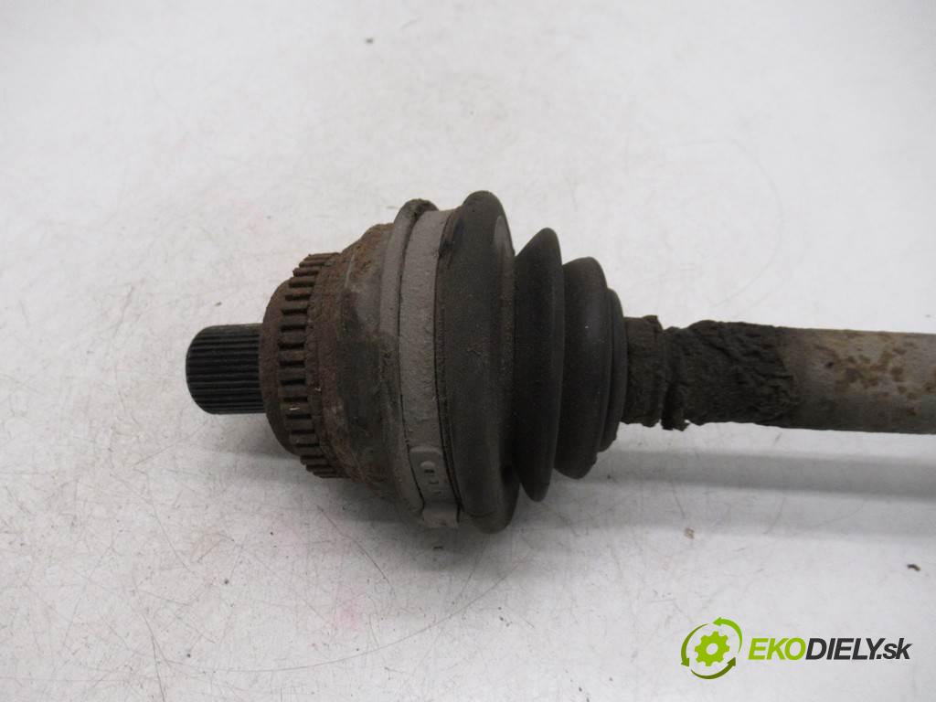 Audi A6 C4  1996  KOMBI 5D 2.6B 150KM 94-03 2600 Poloos pravá  (Poloosy)