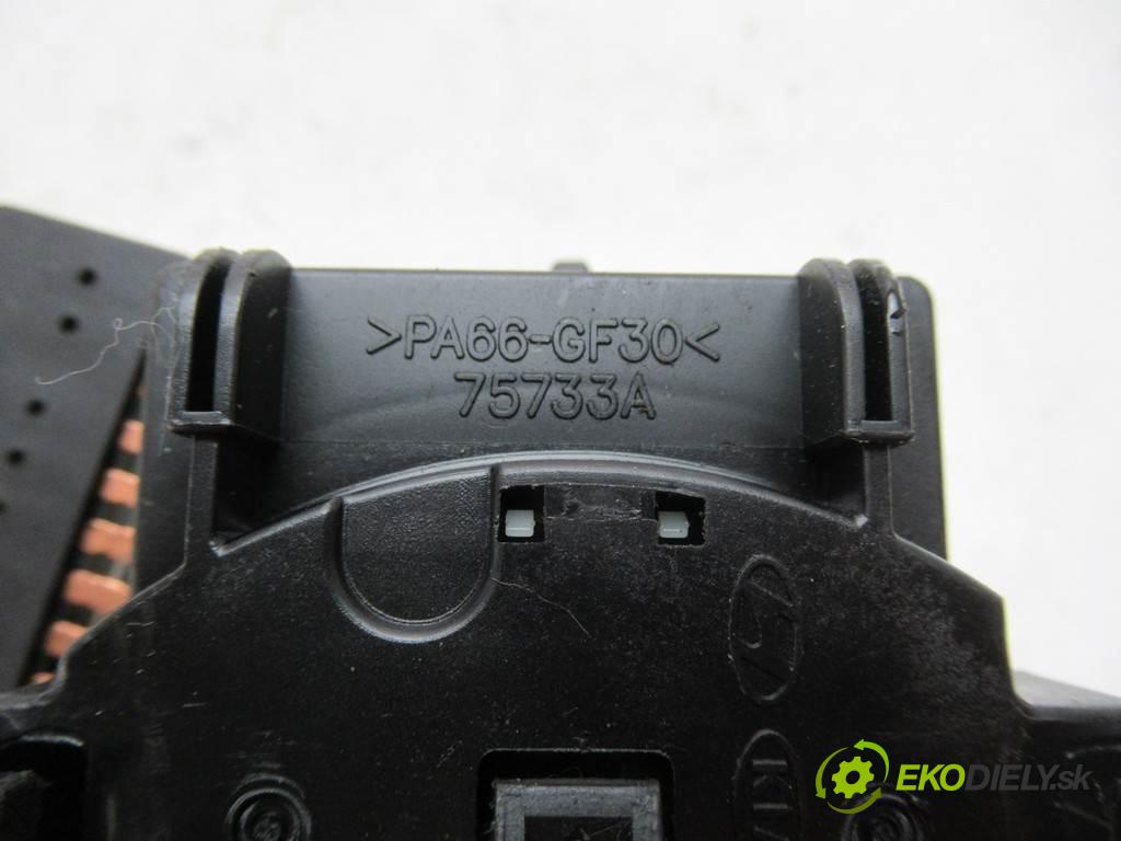 Kia K2500    2.5D 94KM 2005  Prepínač stieračov 75733A (Prepínače, spínače, tlačidlá a ovládače kúrenia)