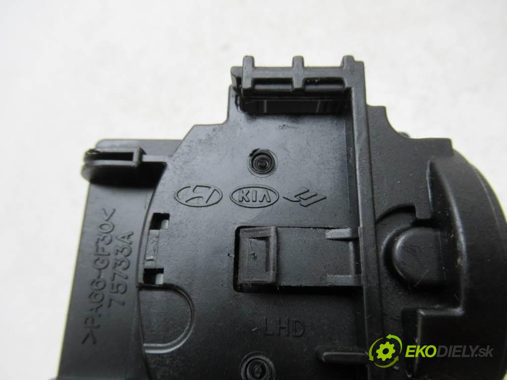 Kia K2500    2.5D 94KM 2005  Prepínač stieračov 75733A (Prepínače, spínače, tlačidlá a ovládače kúrenia)