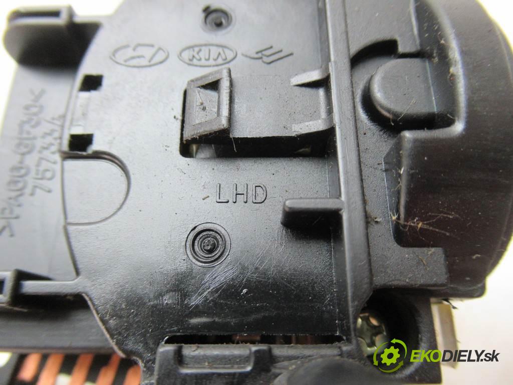 Kia K2500    2.5D 94KM 2005  Prepínač stieračov 75733A (Prepínače, spínače, tlačidlá a ovládače kúrenia)