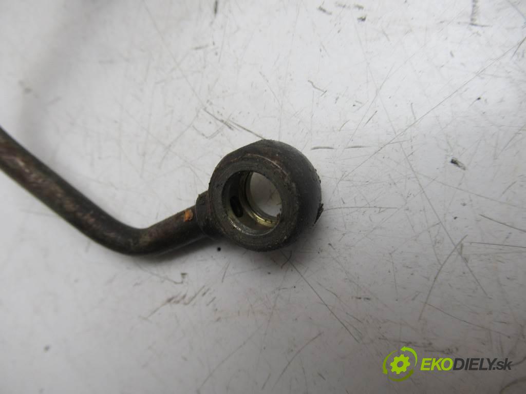 Audi 80 B3  1990  QUATTRO SEDAN 4D 1.8B 90KM 86-91 1800 Lišta vstrekovacia Vstrekovacie ventily 0437502041 049133551A (Vstrekovacie lišty)