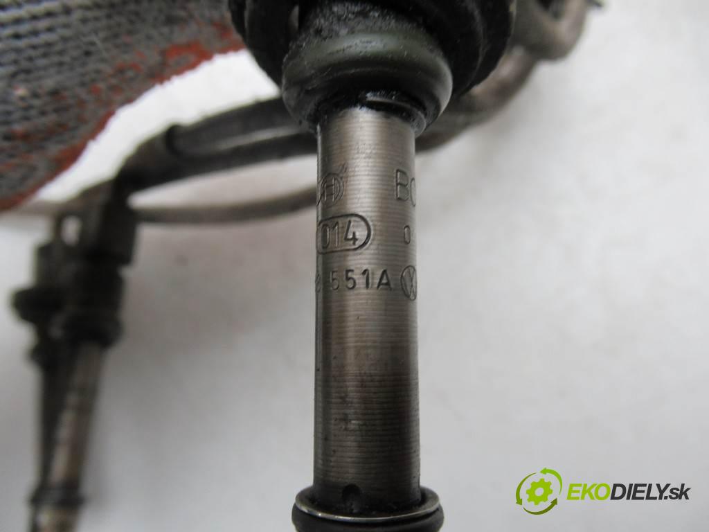 Audi 80 B3  1990  QUATTRO SEDAN 4D 1.8B 90KM 86-91 1800 Lišta vstrekovacia Vstrekovacie ventily 0437502041 049133551A (Vstrekovacie lišty)